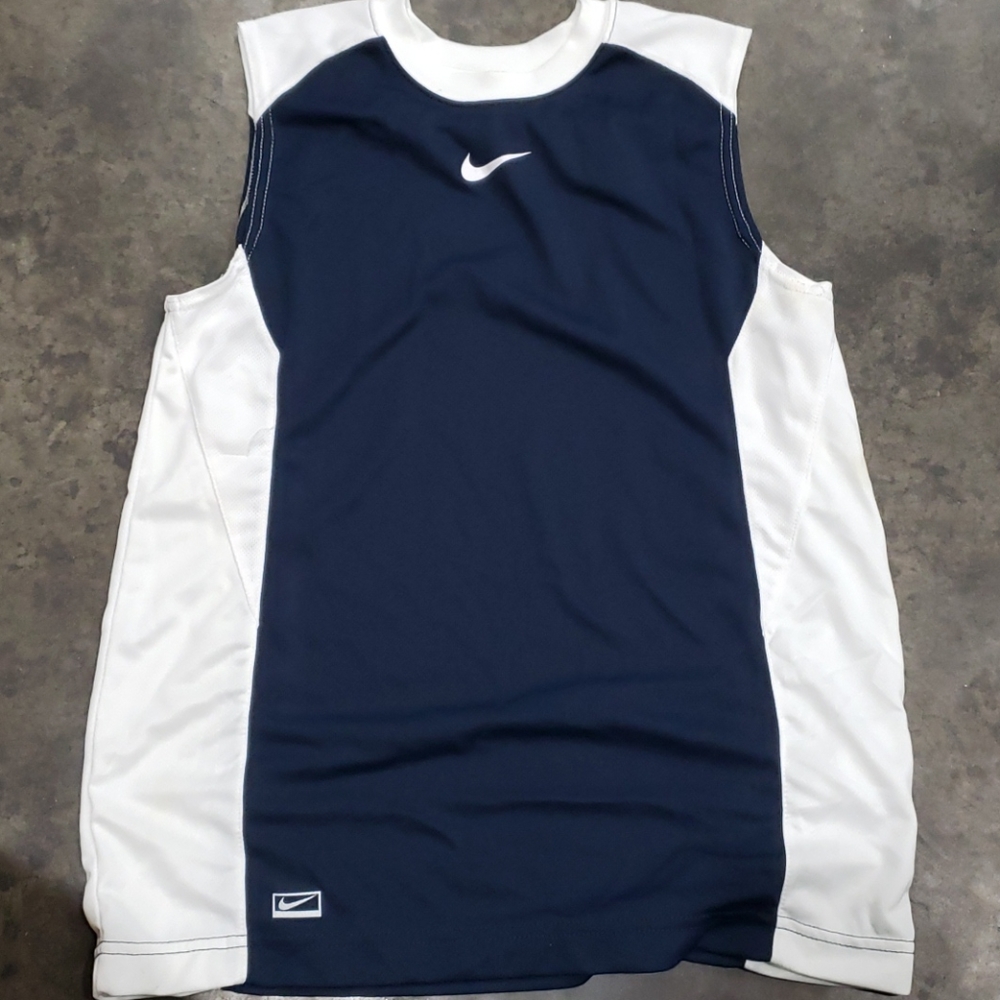 Athletic shirt